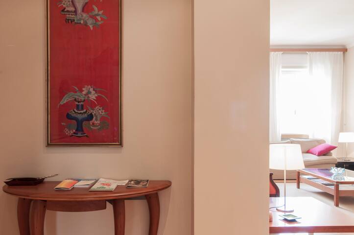 Large and elegant apartment in the city center gallery image 4