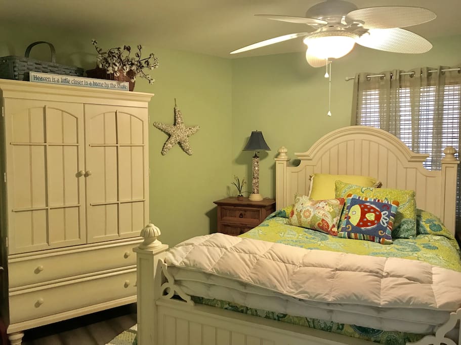 Queen size bedroom
