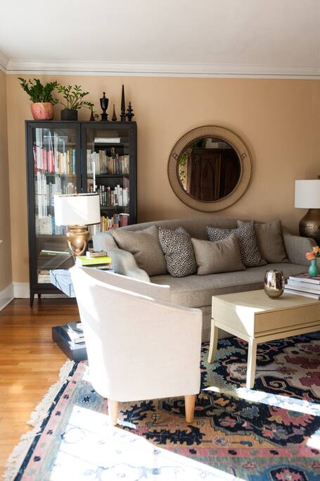 Living room with seating for 6 and lots of books.