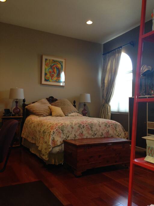 Master Bedroom. Use your own white plain quilt if you prefer