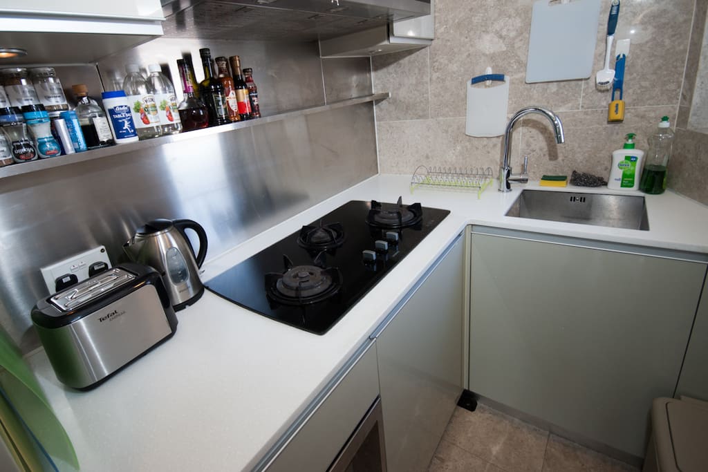 3 gas hobs, Toaster, Kettle, Rice Cooker and Sandwich press