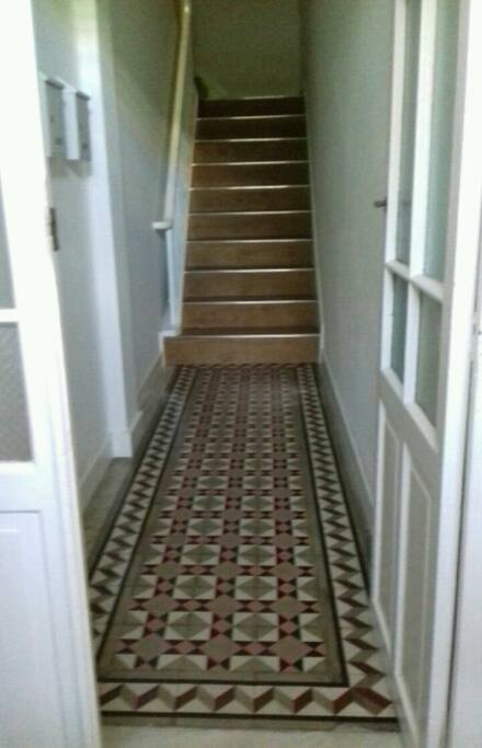 Portal y escalera