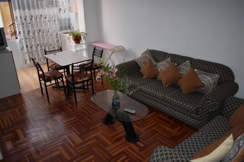Sala, comedor, kitchenette