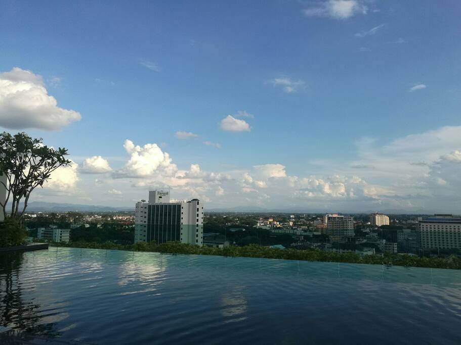 美丽景观的无边际泳池