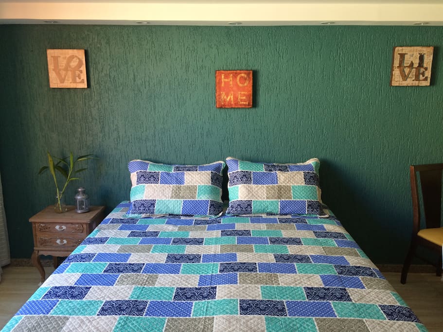 Opção cama casal extra king com molas (juntando 2 camas de solteiro)