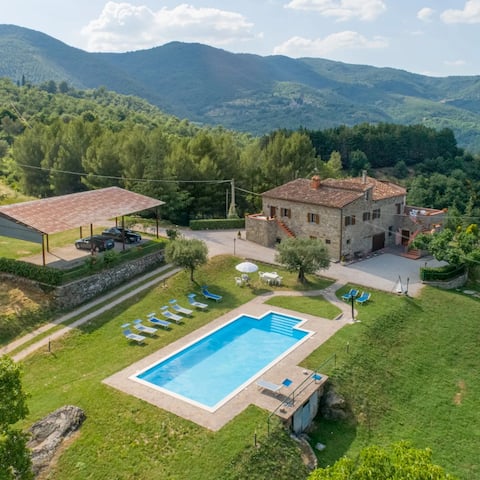 LE SETTE VENE large farmhouse in a beautiful location