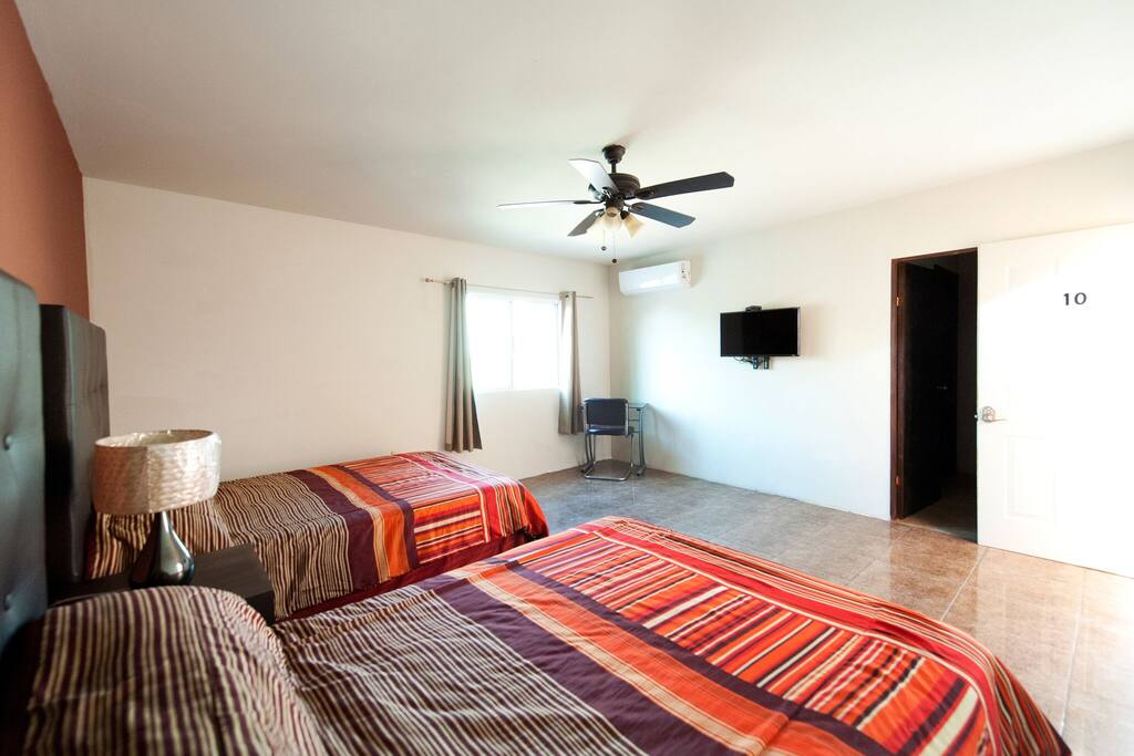 habitacion con aire acondicionado tv con cable e internet