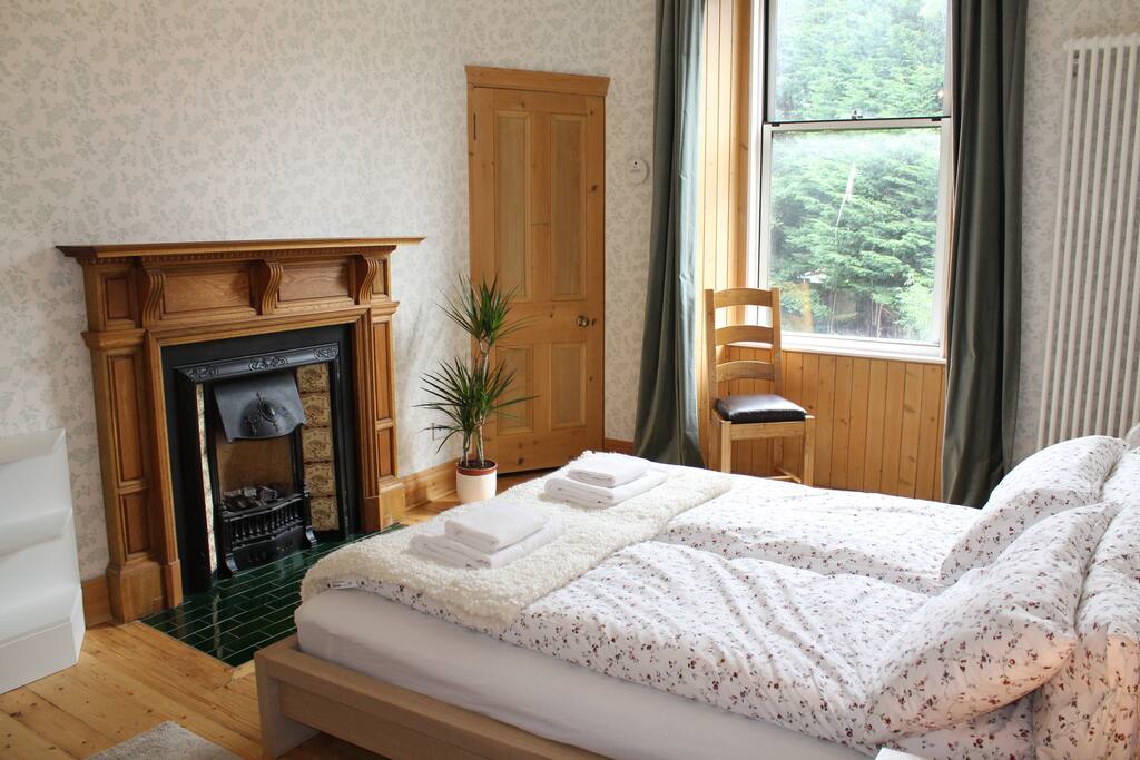 The master bedroom is located at the back of the building and looks out over the communal back garden.