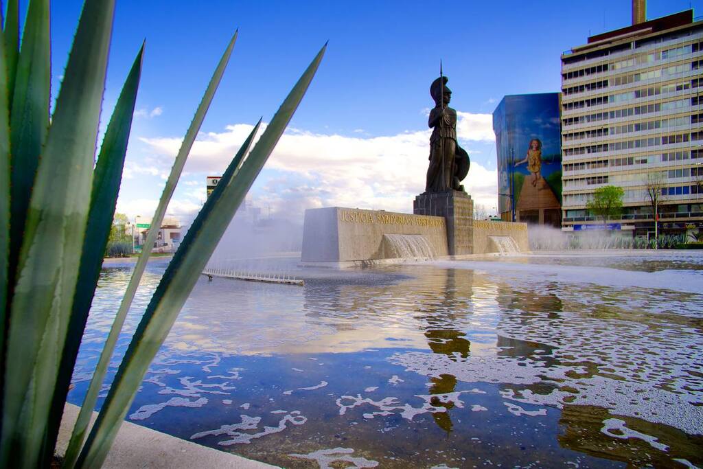 Estarás a un par de cuadras de la Glorieta Minerva, cruce de dos de las más importantes Avenidas, López Mateos y Av Vallarta.