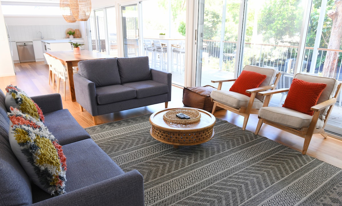 Top performing Airbnb: Heated pool, pool table and bunk room in Pearl Beach