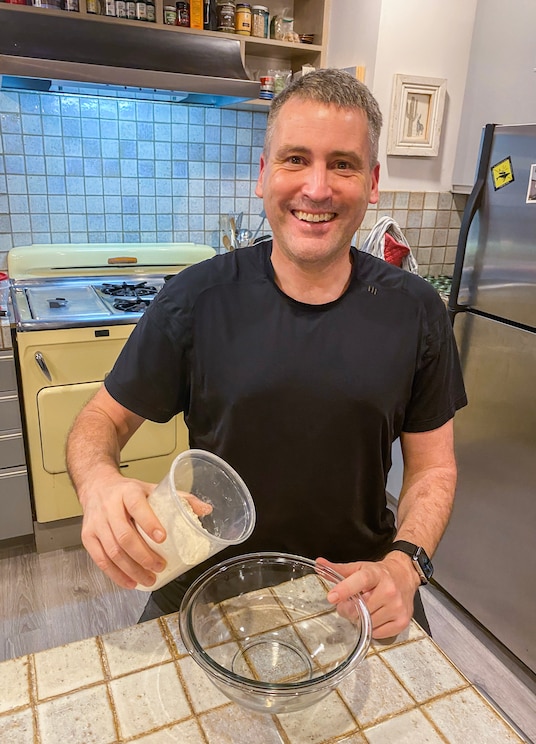 Show full-screen, host-provided image