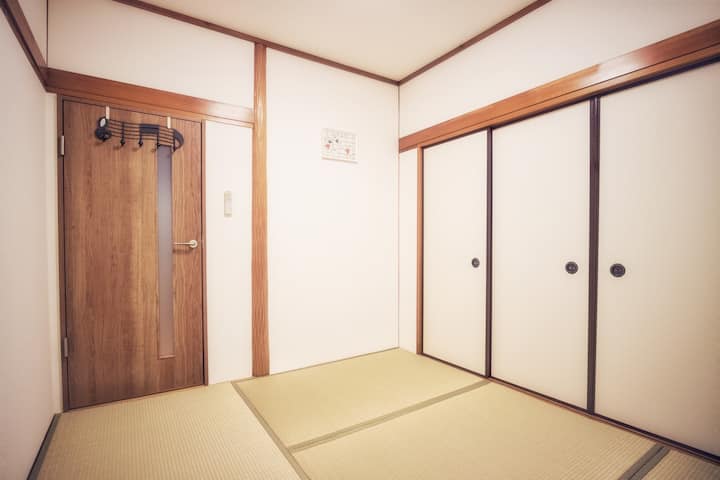 الطابق الثاني والغرفة 1