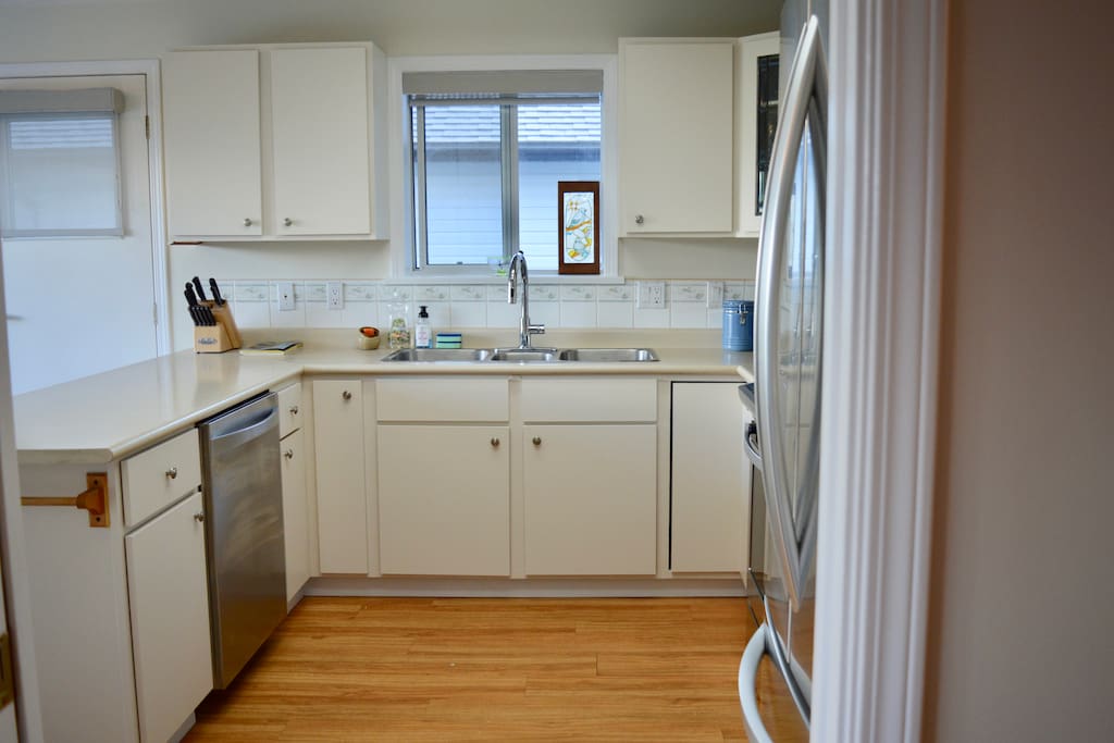 Brand new appliances, invite your family & friends and cook up a storm!