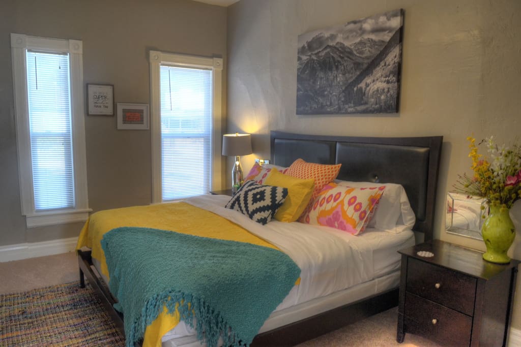 Second bedroom with comfy king size bed.