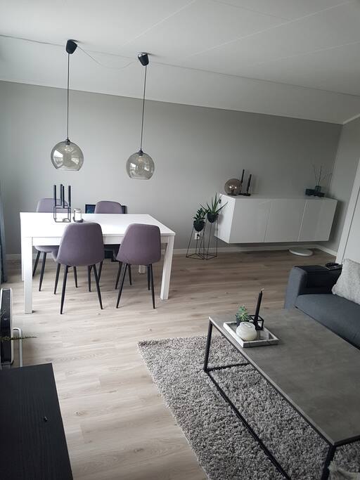 Livingroom, dining area for 6 people