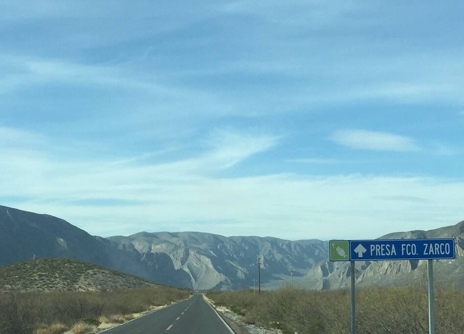 Camino en perfectas condiciones
Al fondo entre los cañones un rincón hermoso pegado al río con 7 hectáreas propiedad privada y 8 hectárea de propiedad federal con 1km de orilla de río