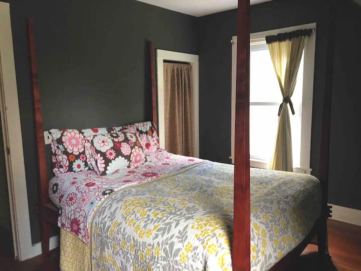 BrooksideMiniFarm Lake Acces Houses for Rent in Hague, New