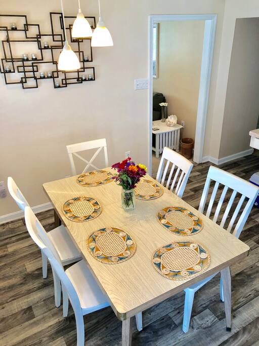 Table settings and ample dinnerware for a 6-8.