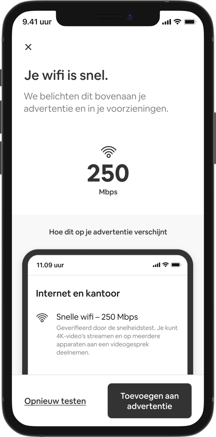 Een mobiele telefoon toont een lijst met voorzieningen van een Airbnb-accommodatie. Bovenaan de lijst zien we de kop: "Internet en kantoor", vergezeld van een regel tekst die luidt: "Snelle wifi — 250 Mbps. Geverifieerd door snelheidstest. U kunt streamen in 4K en deelnemen aan videogesprekken op meerdere apparaten."