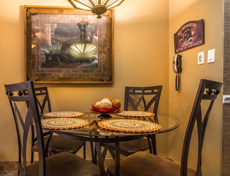 Nice dining area w/seating for four!