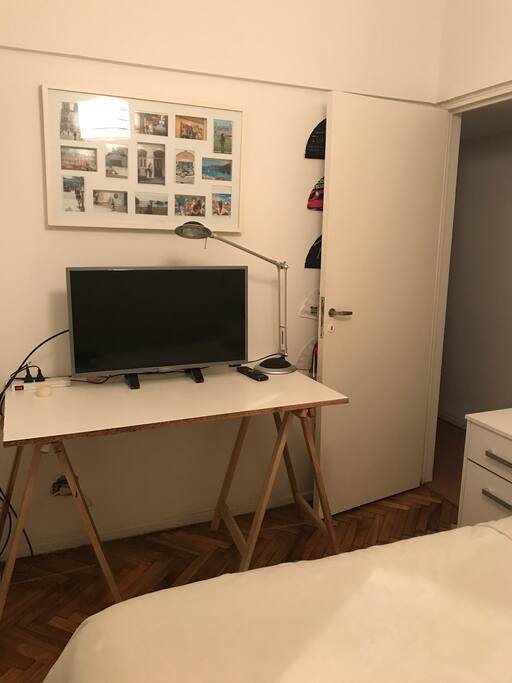 Escritorio con Smart TV (con netflix)
