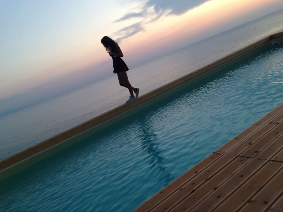 piscina all'alba