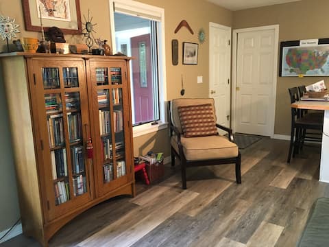 Top Airbnb: >900 5 star reviews: Private entry; no city taxes in Southeast Boulder