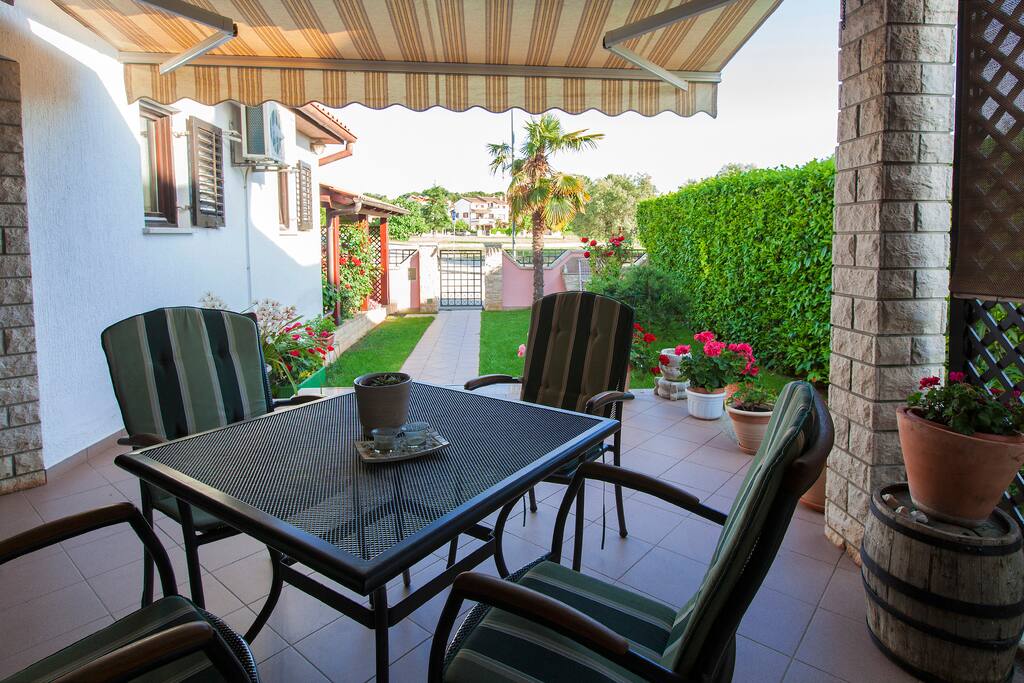 The apartment is situated 200m from the beach, in a private house.