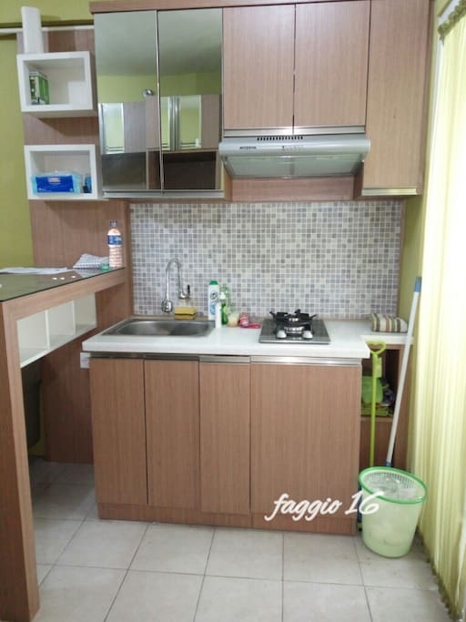 Small kitchen with 2 stove