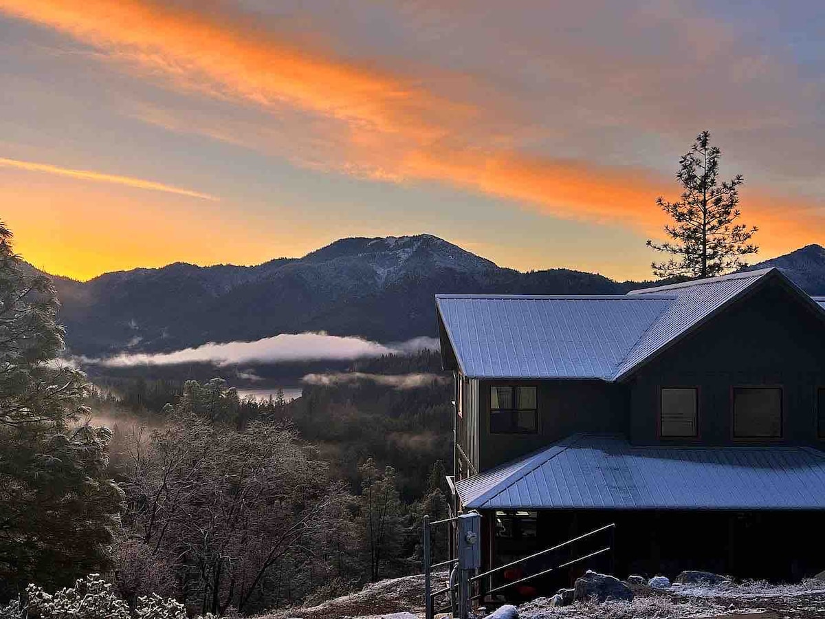 Shasta Sunrise RetreatView of Shasta Lake HotTub Houses for Rent in Shasta County