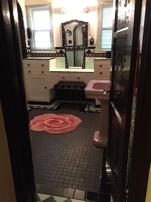 Lg shared bathroom with vanity
