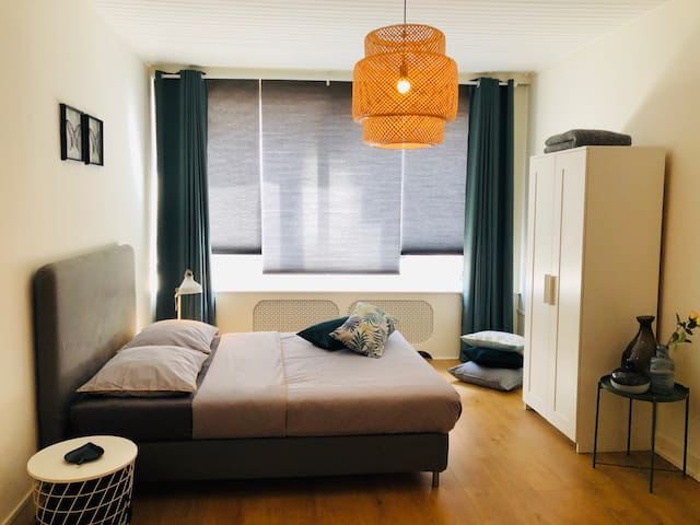 Cosy, modern and light studio in trendy district!