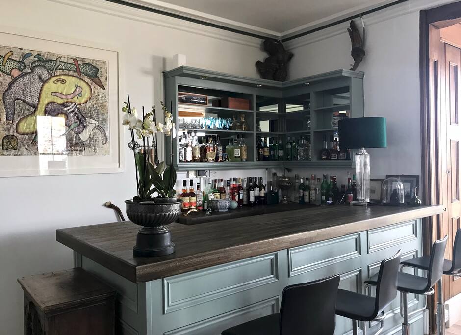 Guest Bar