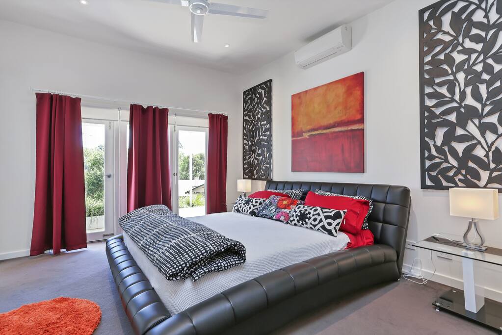 Luxury King Sunset Suite. Reverse cycle air con.Fan.
