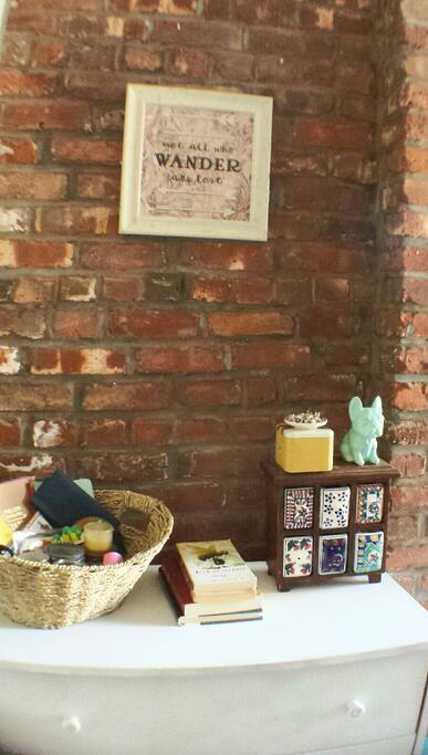 GORGEOUS exposed brick wall.