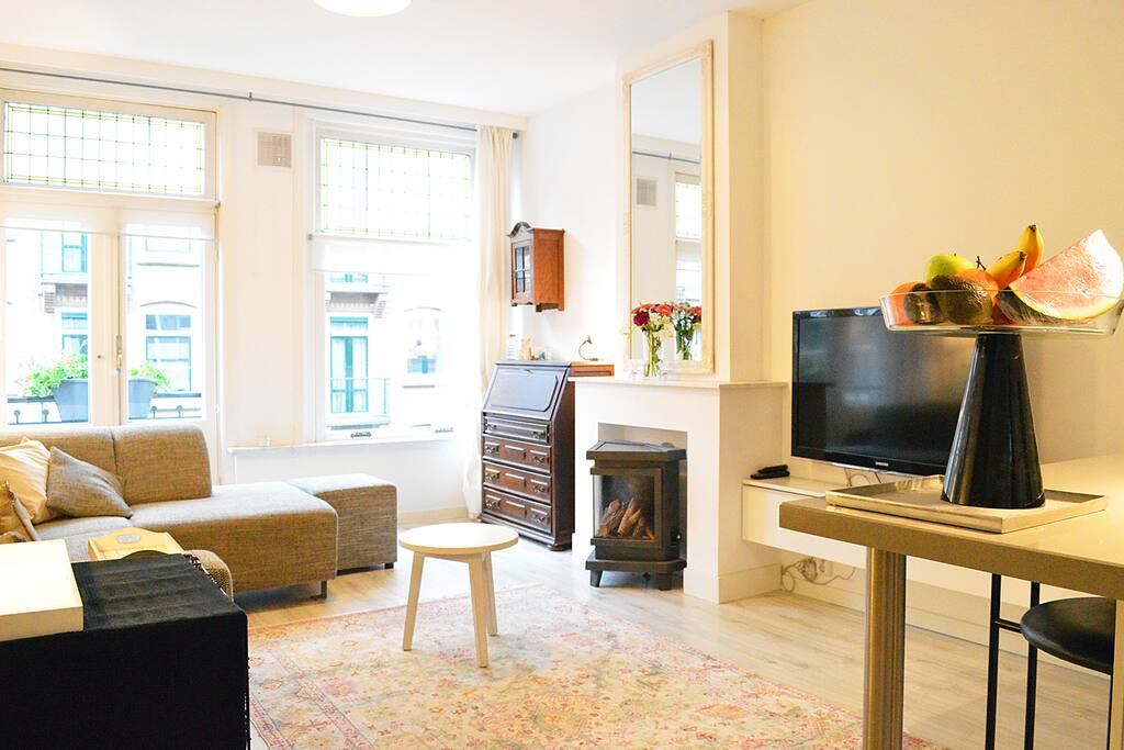 The overview of te comfortable living room