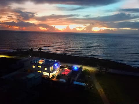 BEACH HOUSE! SEA FRONT HOUSE!