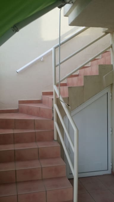 Escalera interior al atico