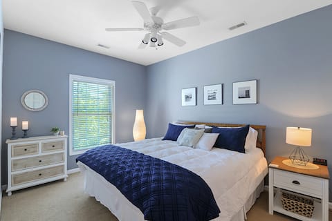 Family Friendly Top Floor Condo Near Boardwalk