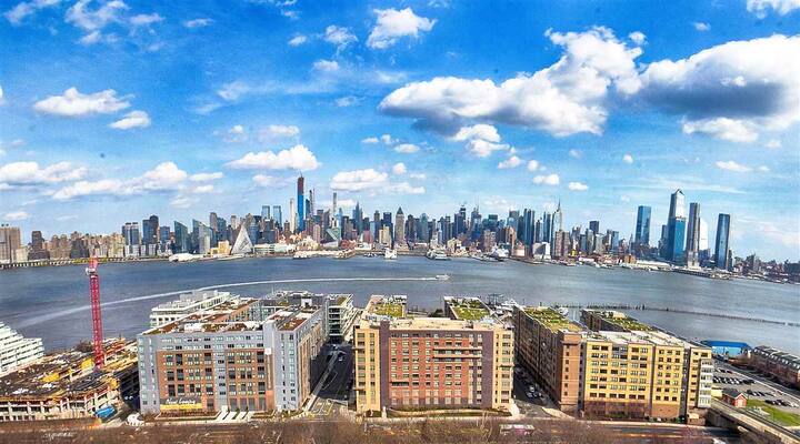 Amazing NYC Views - minutes to Times Square