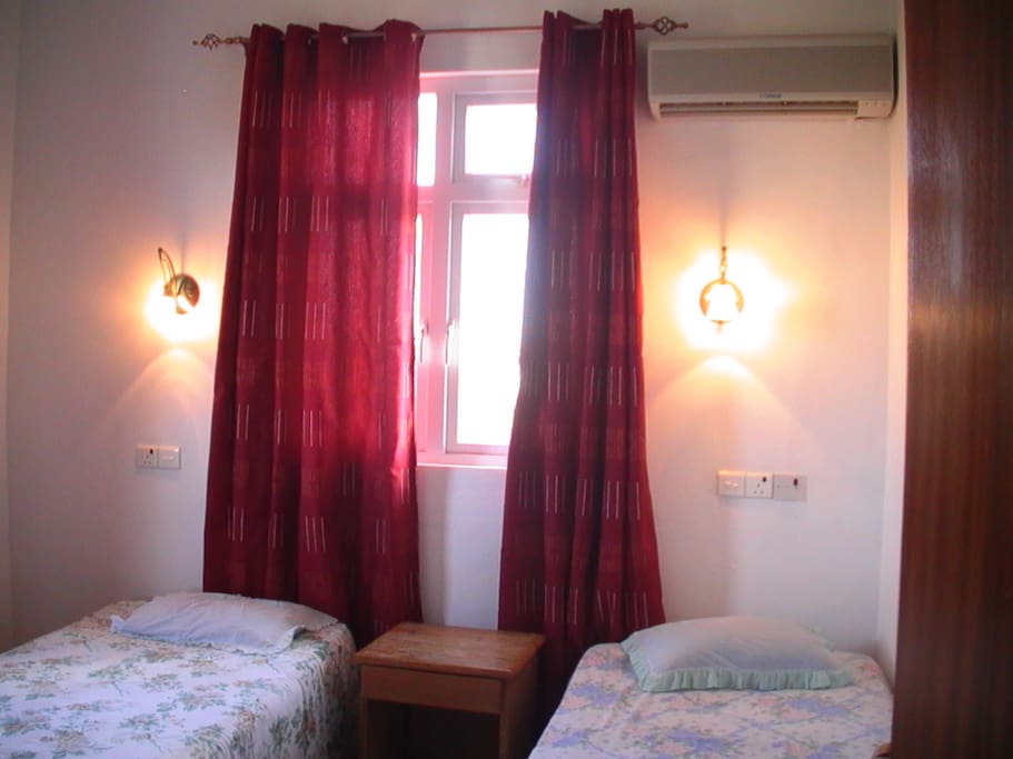 2 single beds in the secondary bedroom.
2 lits simple dans la 2ème chambre à coucher.