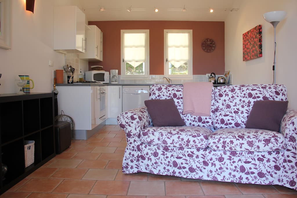 Les Cerisiers - comfortable living area with French & English TV