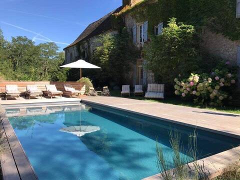 Riverside House with Heated Pool in the Lot Valley