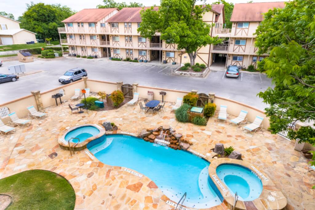 Front Pool with 2 Hot Tubs
