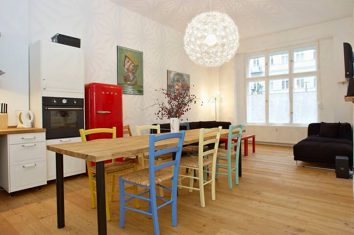 Airbnb Berlin 3 bed, 2 bath – huge flat in P´berg