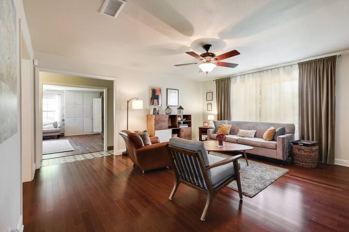 Gorgeous N. Central Home – Families & Corporate gallery image 5