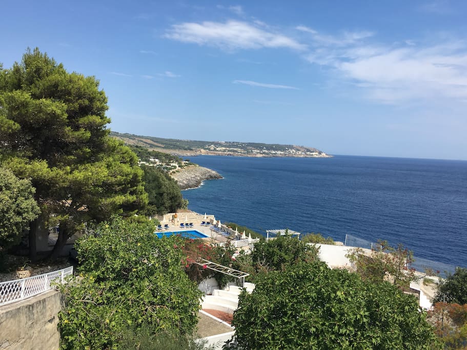 Panorama della struttura alberghiera piccolo mondo castro italy