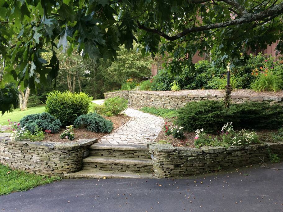 Private Apt Near Wedding  Venues  Colleges Hiking 