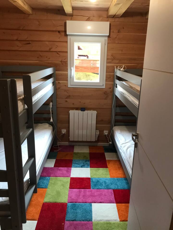 Jednolôžková izba s úložným priestorom
