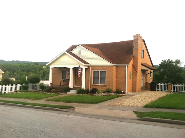 Deflorin Brick Cottage Inn Houses For Rent In Hermann